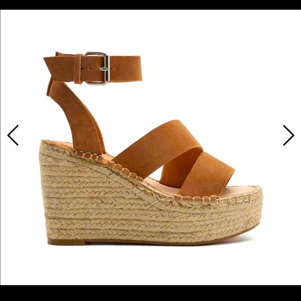 “Like New” DV Dolce Vita tan faux suede Espadrille Wedge sandal. Size 10